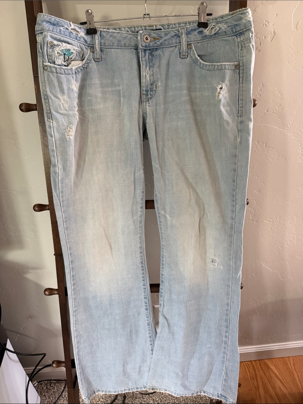 Aeropostale Light Wash Distressed Women's Jeans